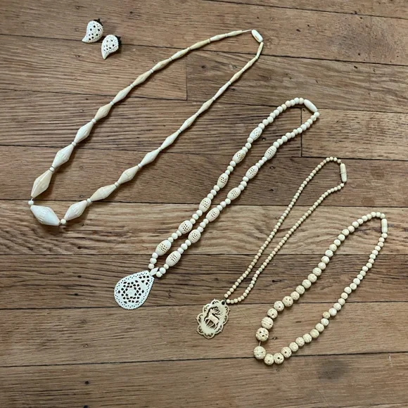Vintage 1960s Bone Necklaces and Clip Earring Bundle - Picture 4 of 9